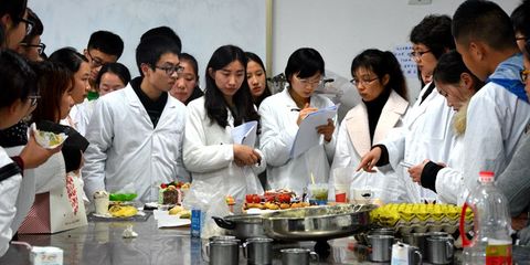 以主题教育为契机，深化工程技术创新，驱动教学科研协同改革